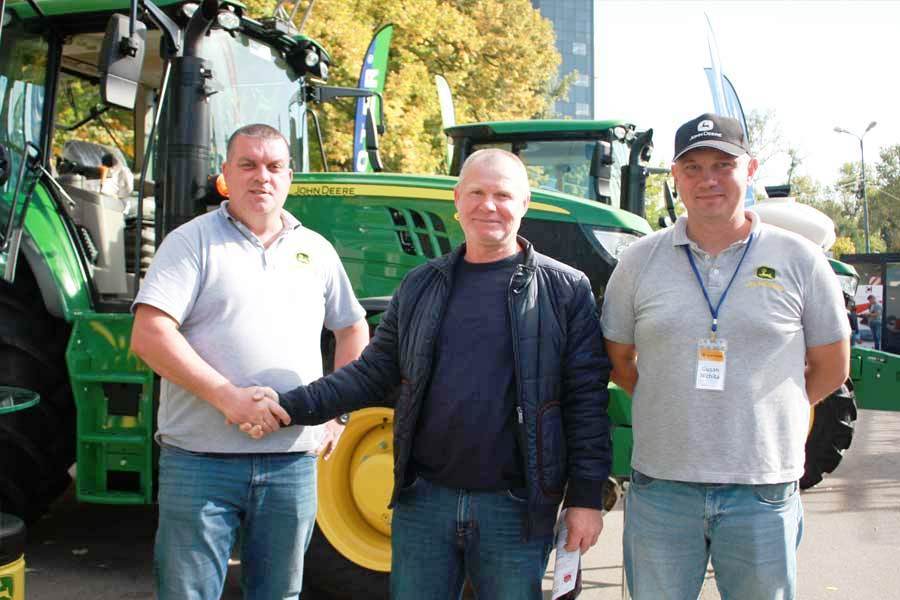 Managerii Agromester HD au prezentat două serii de tractoare John Deere la Moldagrotech