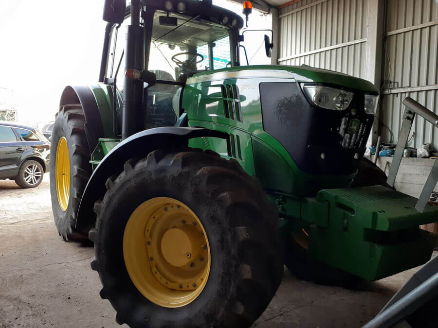 Se vinde tractorul John Deere Se vinde tractorul John Deere