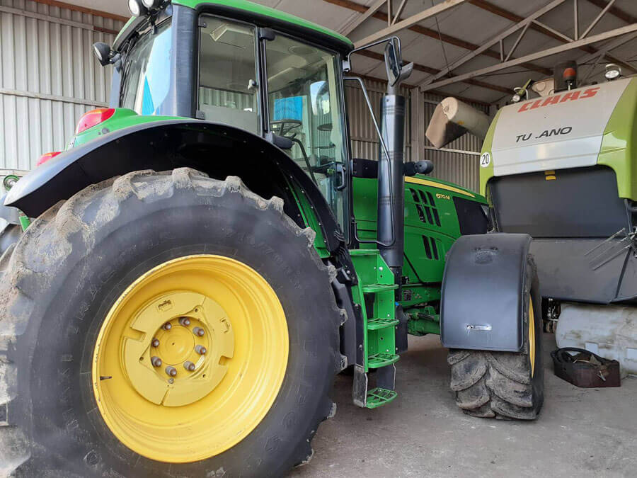 Se vinde tractorul John Deere Se vinde tractorul John Deere