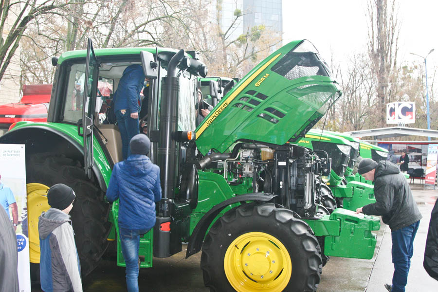 тракторы John Deere тракторы John Deere