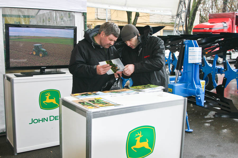 программы кредитования на покупку тракторов и комбайнов John Deere программы кредитования на покупку тракторов и комбайнов John Deere